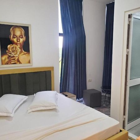 Bs Hotel Durrës Esterno foto