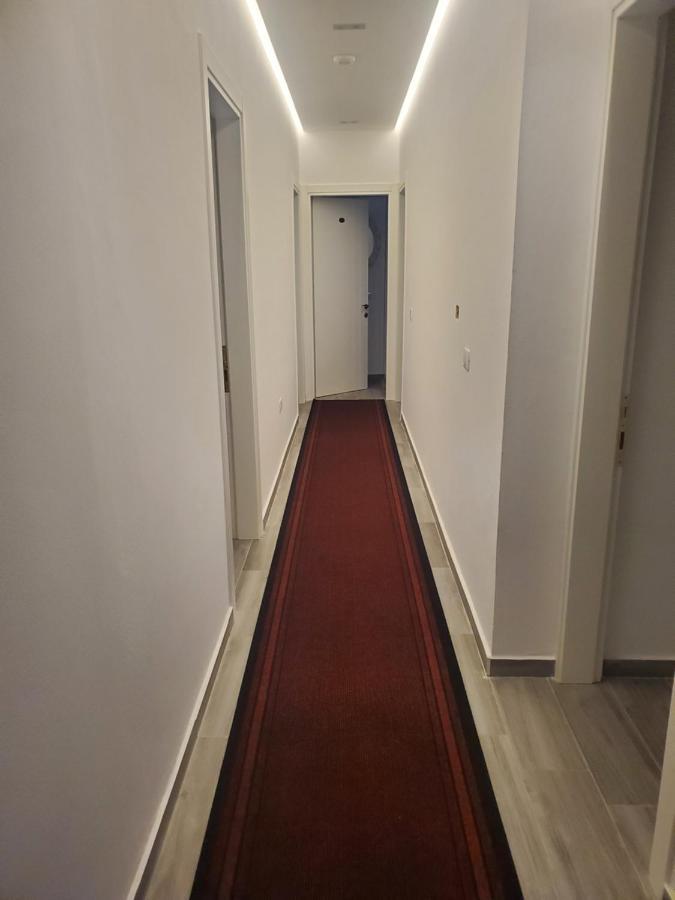 Bs Hotel Durrës Esterno foto
