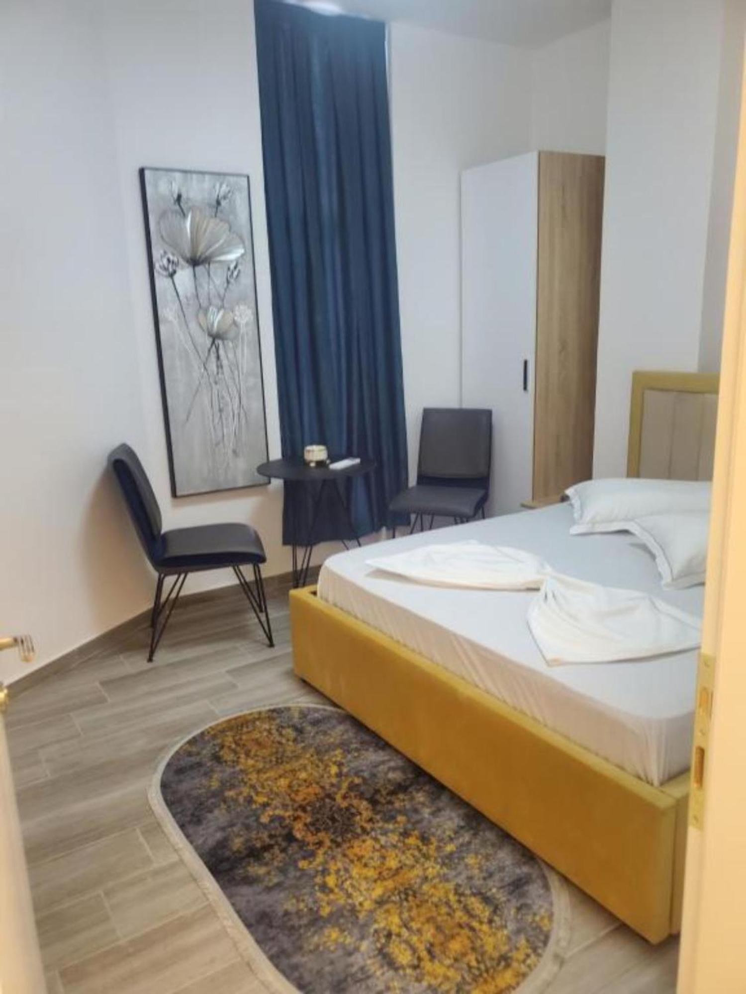 Bs Hotel Durrës Esterno foto