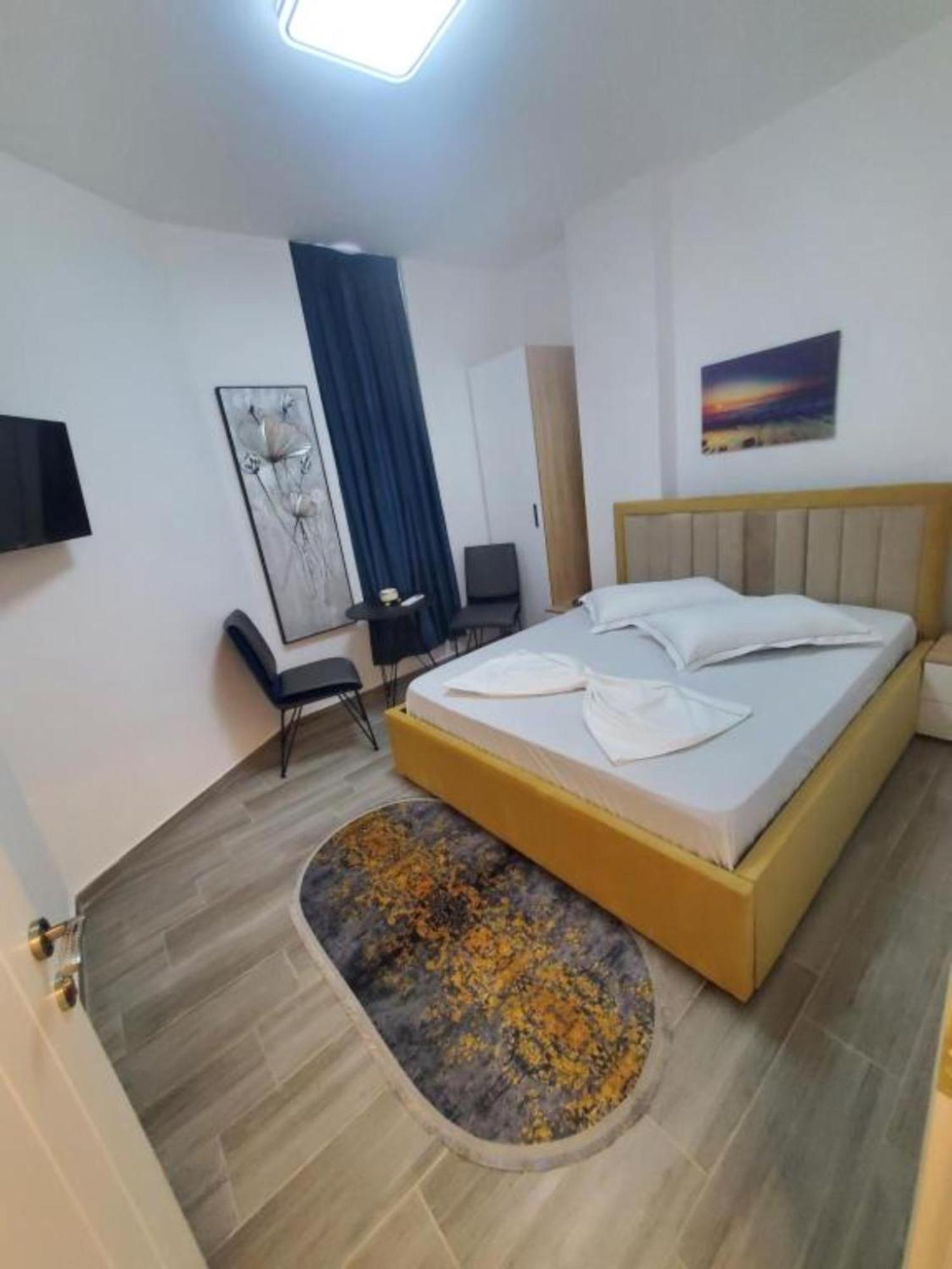 Bs Hotel Durrës Esterno foto