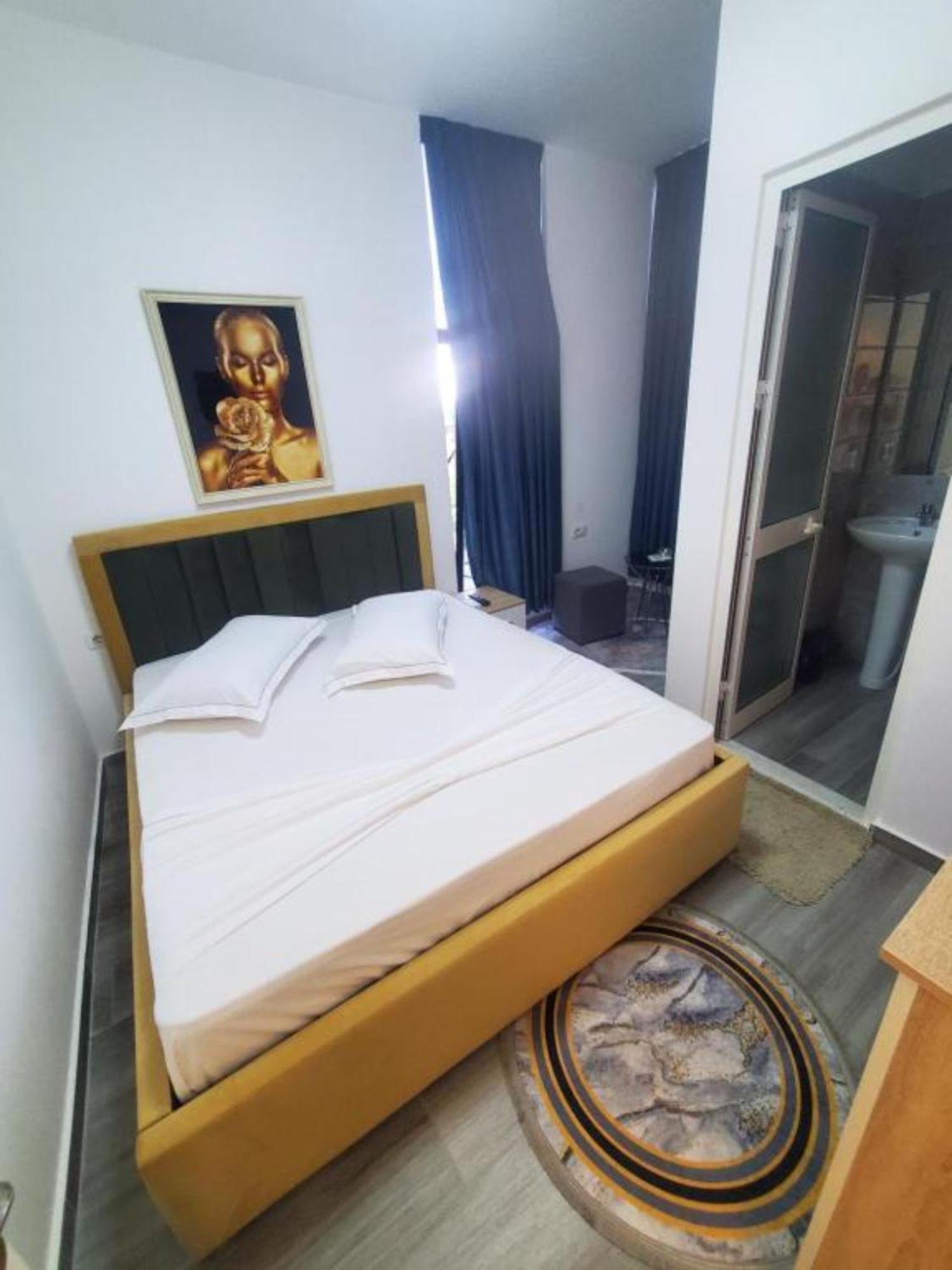 Bs Hotel Durrës Esterno foto